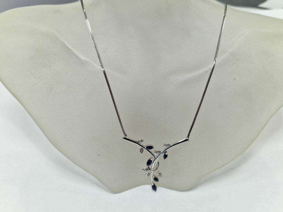 Złota kolia damska/ 585/ 3.85 g/ 40cm/ 7x DIA/ 5x Szafir/ białe Żmijka