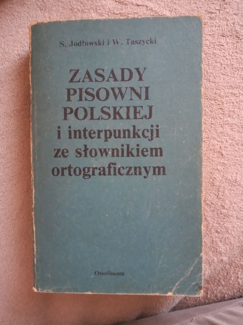 Zasady pisowni polskiej i interpunkcji ze słownikiem ortograficznym.