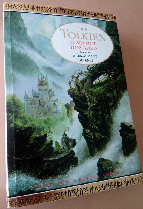 J.R.R. Tolkien
O Senhor dos Aneis