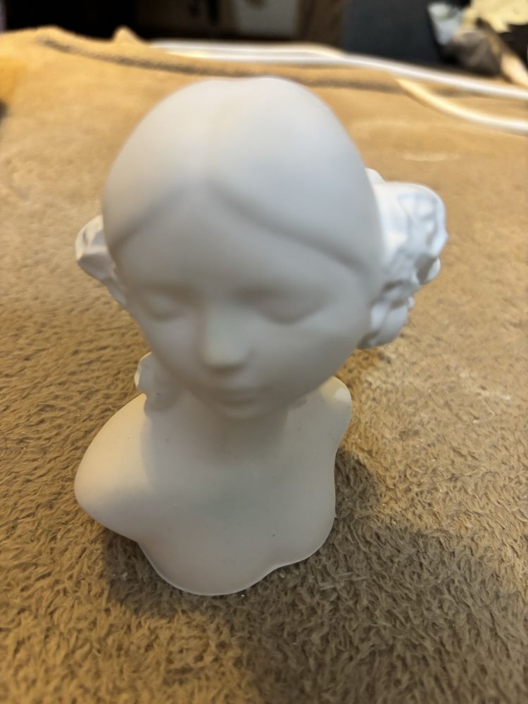 Bustos em gesso perfumado