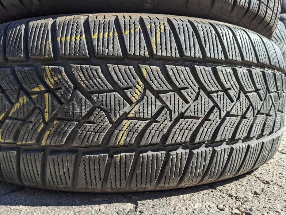 235/60R18 Goodyear UltraGrip