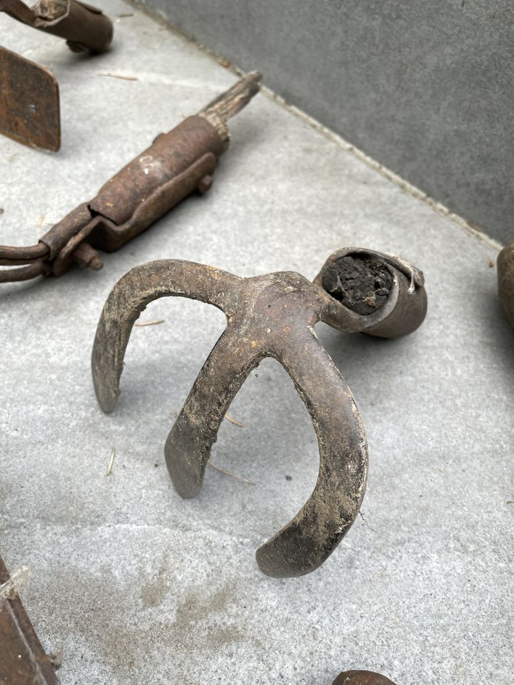 Stare kute narzędzia motyka  wiertarka vintage