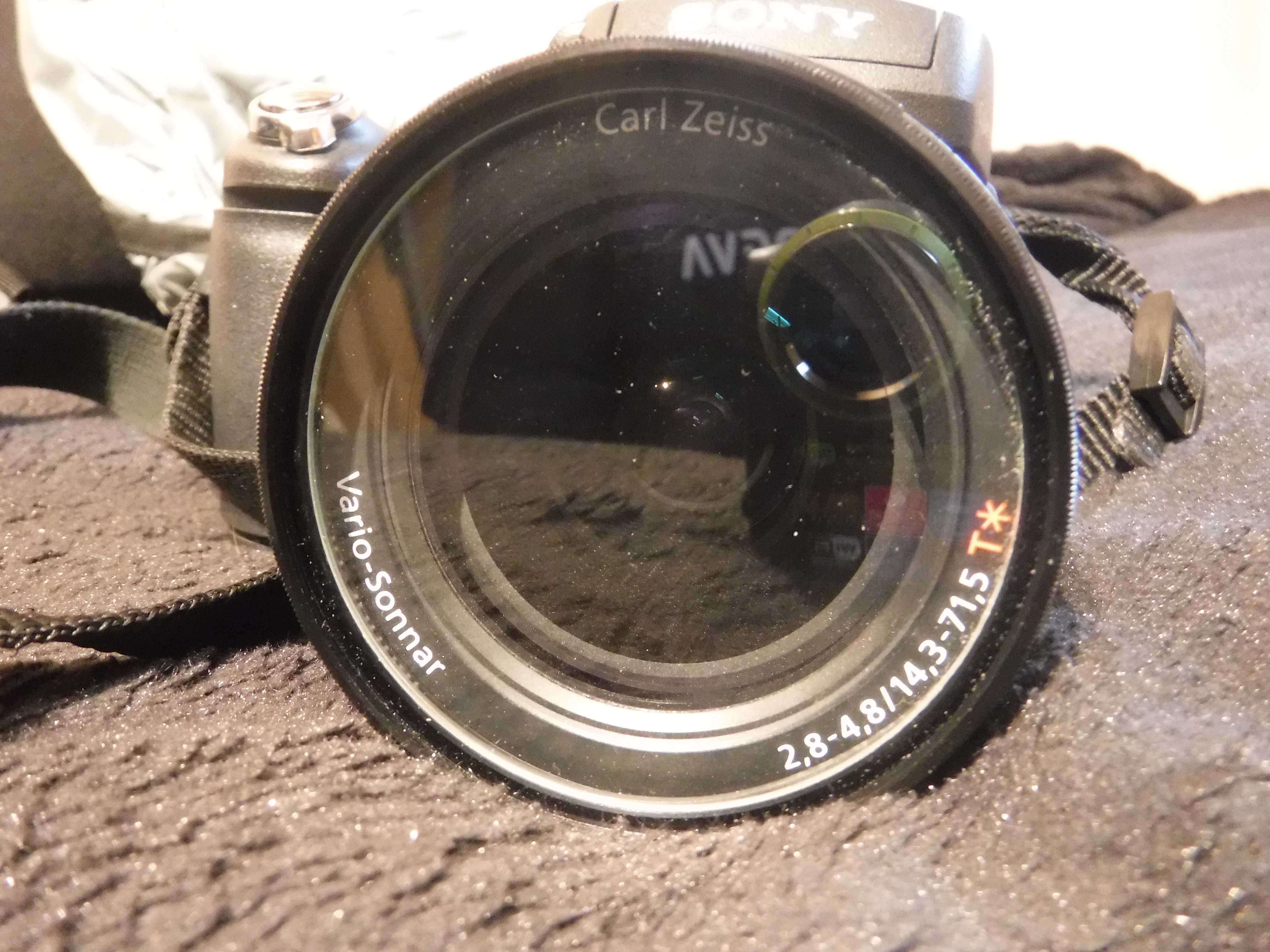 Aparat foto Sony Cyber-shot DSC-R1