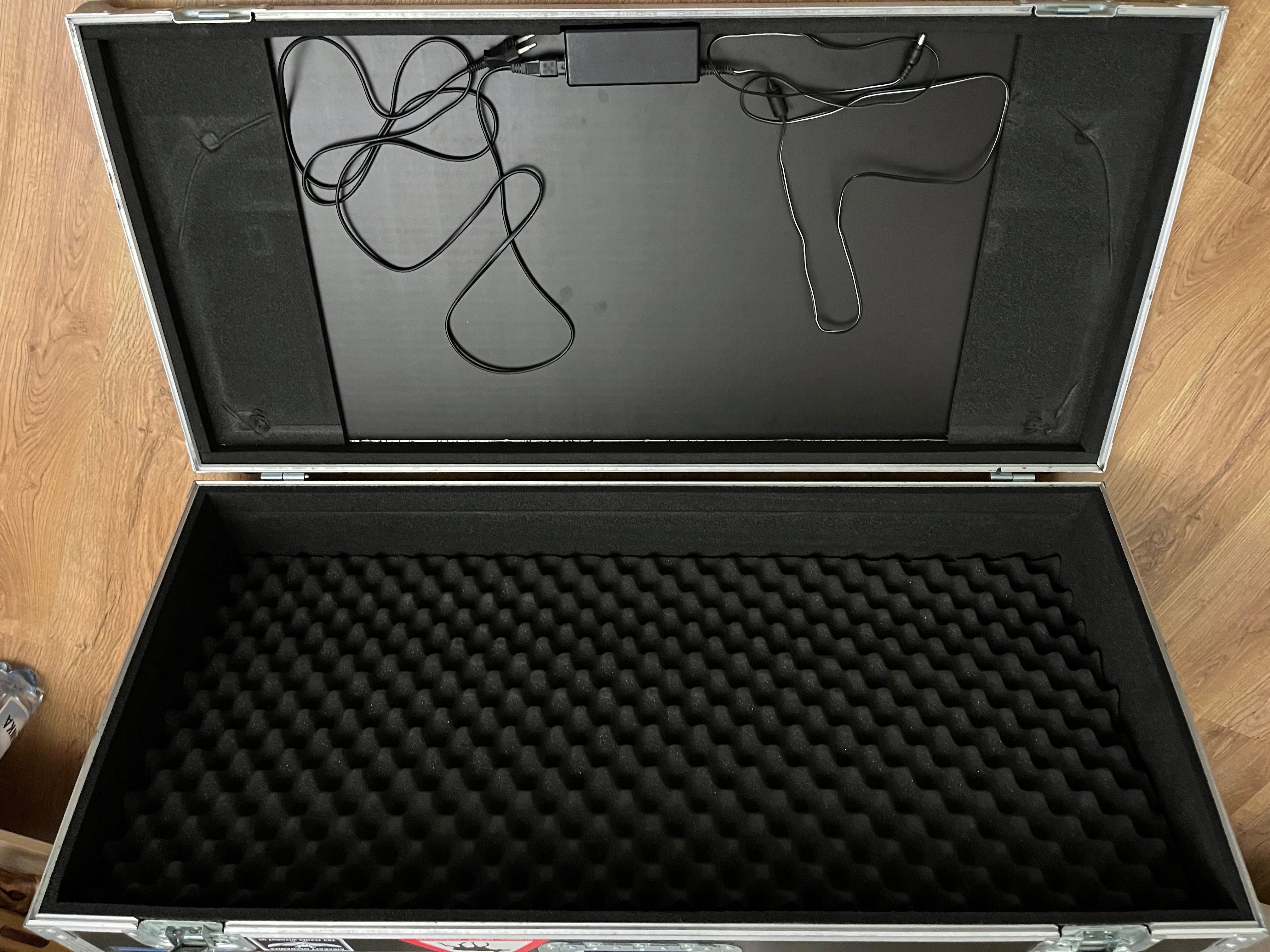 Yamaha PSR-S970 Keyboard + twardy case