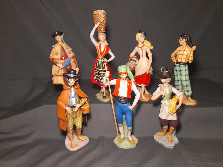Figuras Trajes Regionais Vista Alegre - pintados à mão