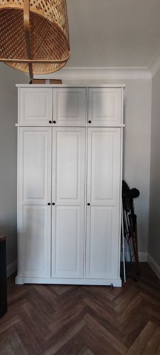 Szafa trzydrzwiowa z nadstawką – świetny stan