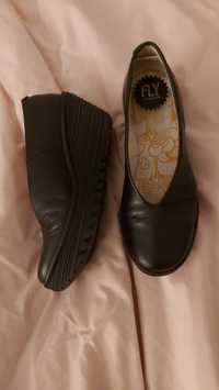 Sapatos de Cunha em pele preto Fly London