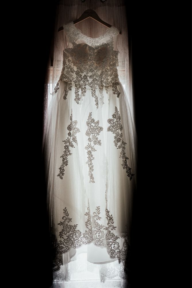 Venda de vestido de noiva- Princesa (tule e renda bordada)