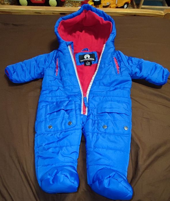 Продам детский зимний комбинезон 3-6 мес.