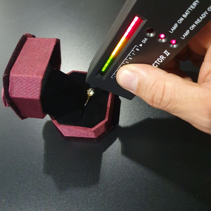 Anel noivado solitário | diamante 0.5 ct e ouro | oportunidade