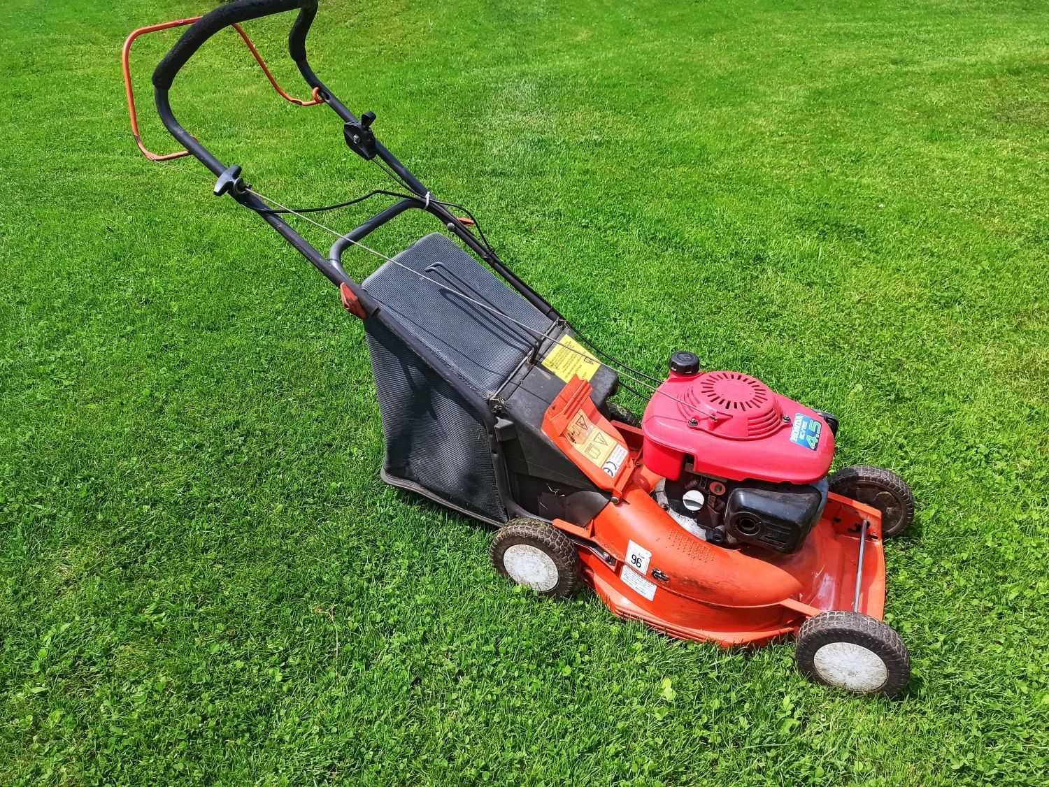 Lekka kosiarka z silnikiem Honda