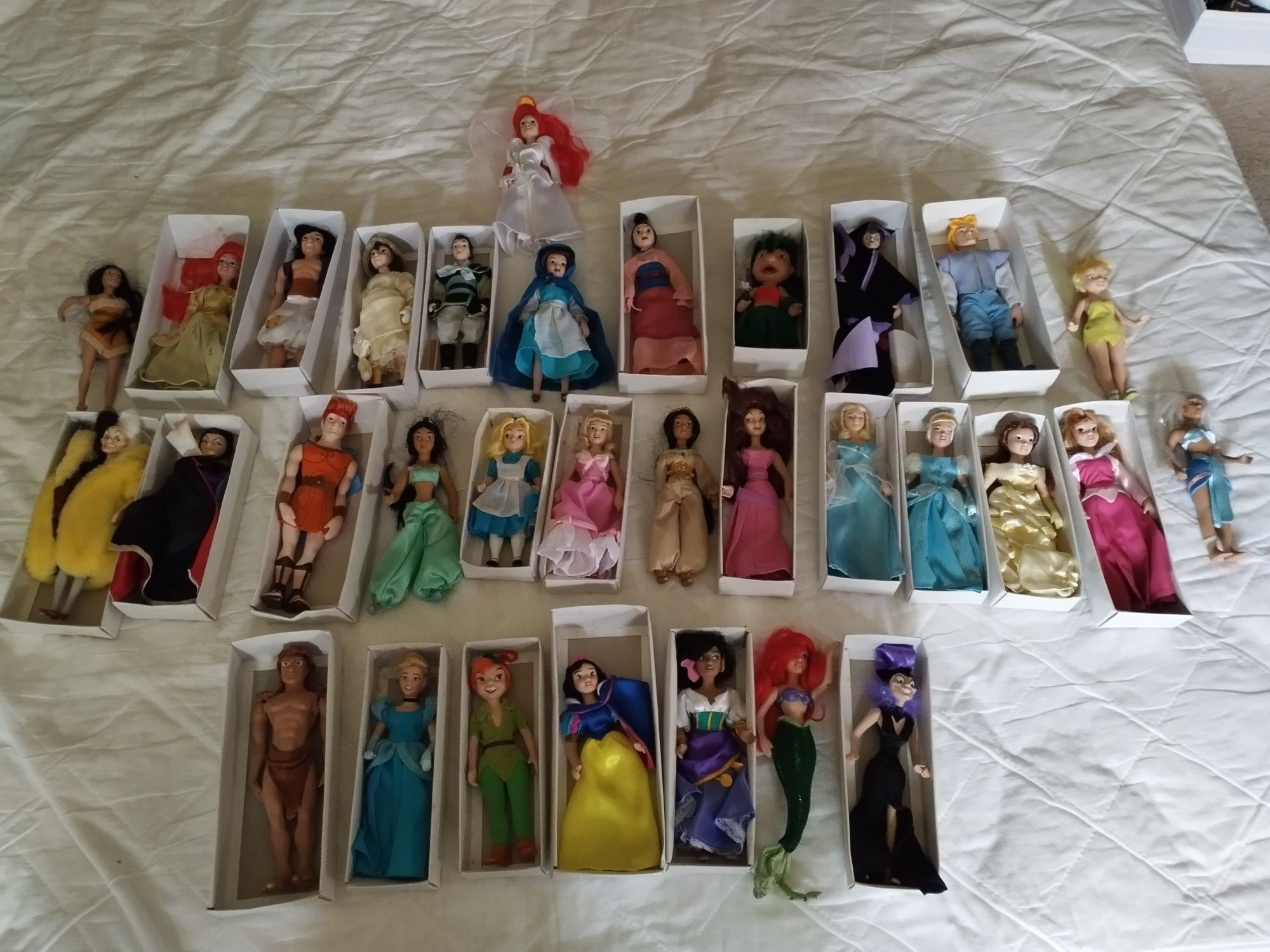 Figuras  Novos Disney Princesas e etc  em Porcelana . Coleção Vintage