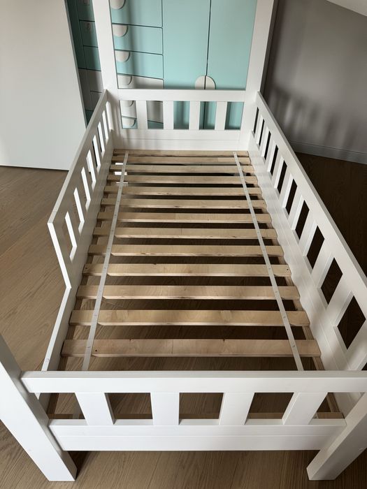 Łóżko domek z szufladą 90 x 190 białe solidne dla dziecka
