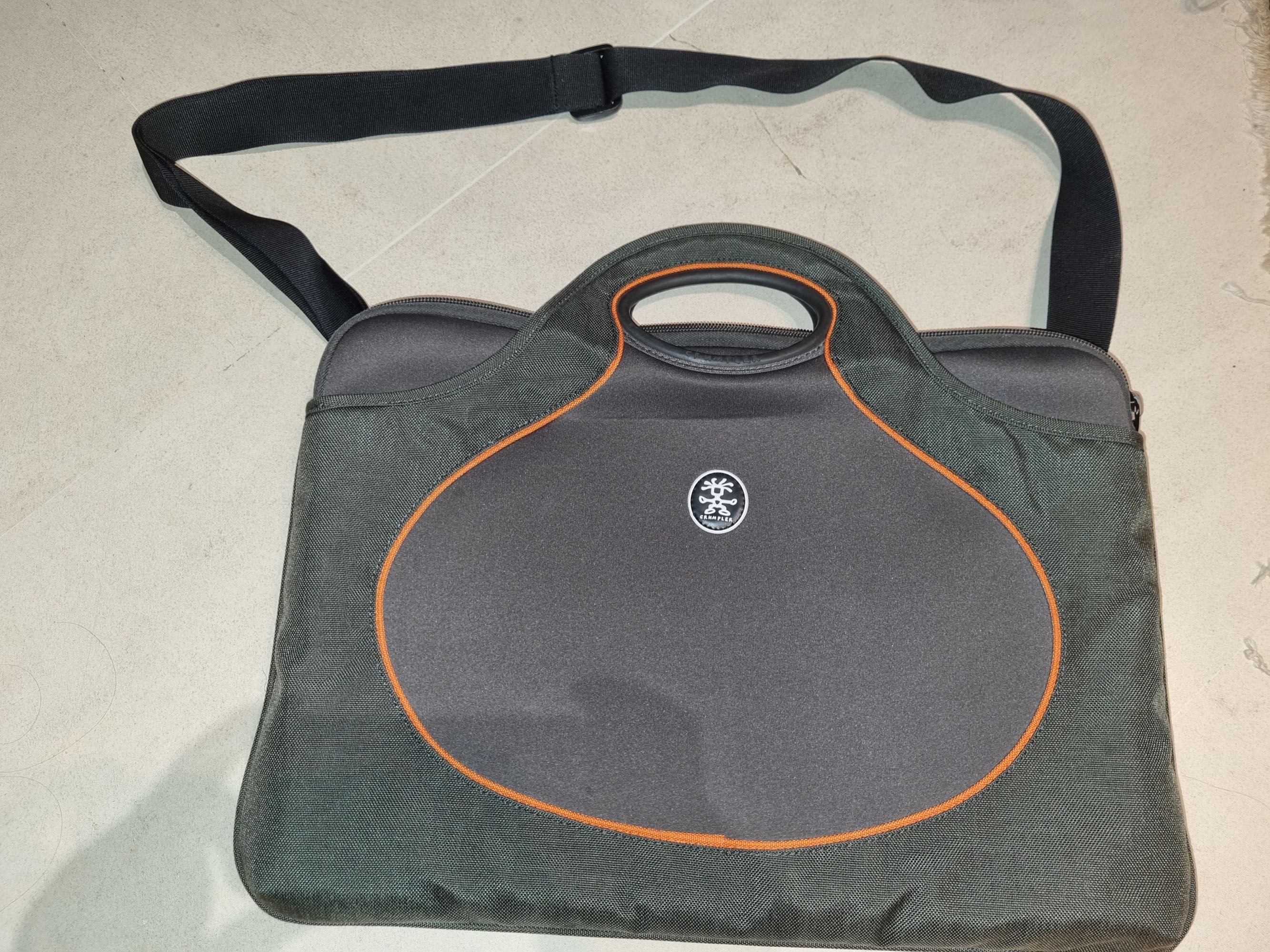 Mala Crumpler The Gumb Bush XL para portátil de 15"