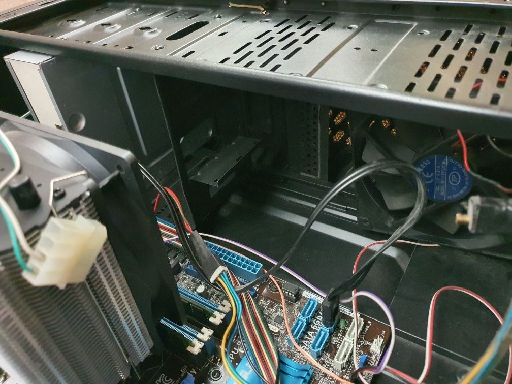 Komputer stacjonarny i5 3570k  ASUS P8H67-M PRO    16 GB RAM