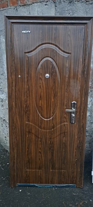Двері жилізні вхідні