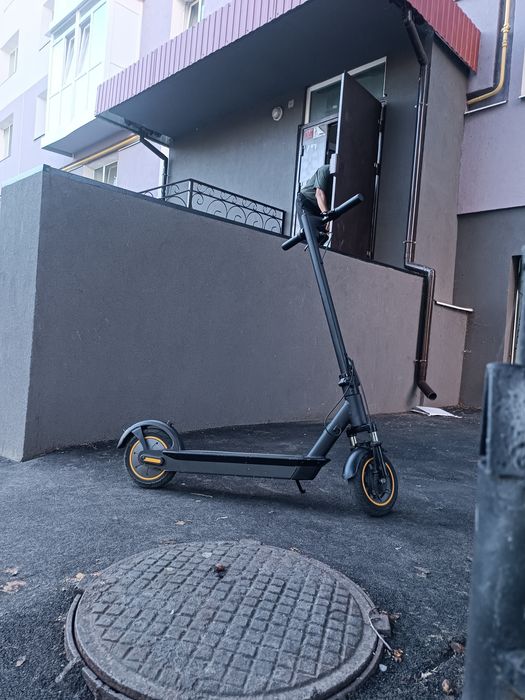 Продам самокат Skoter