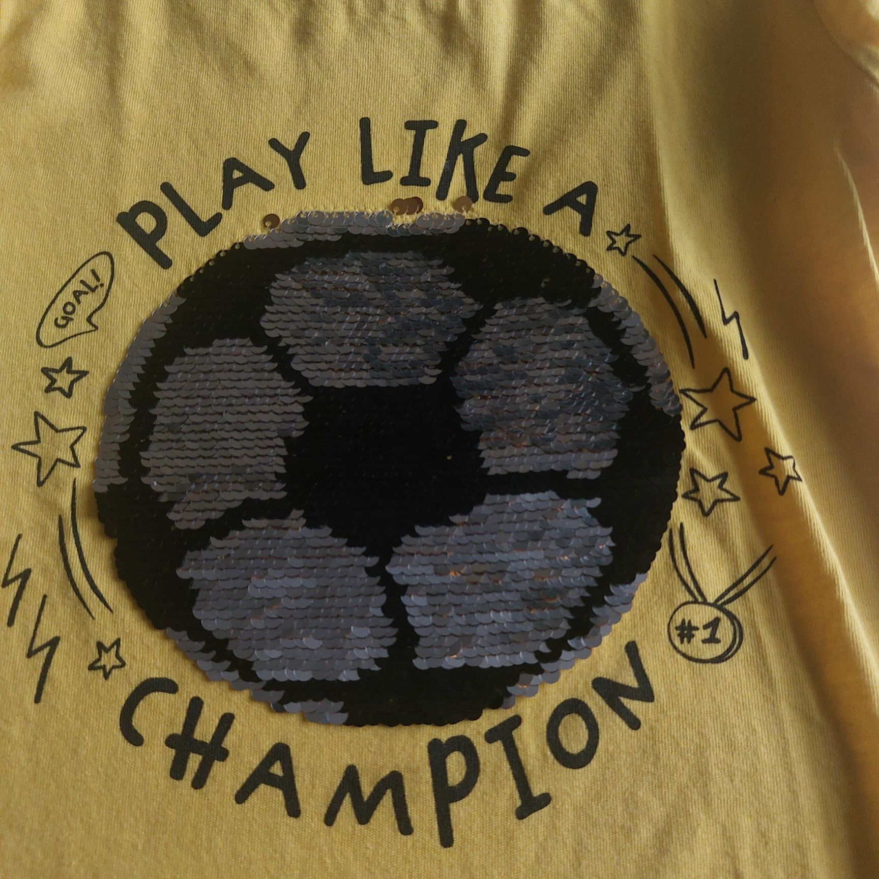Koszulka T-shirt z cekinami i piłką nożną Sinsay 98