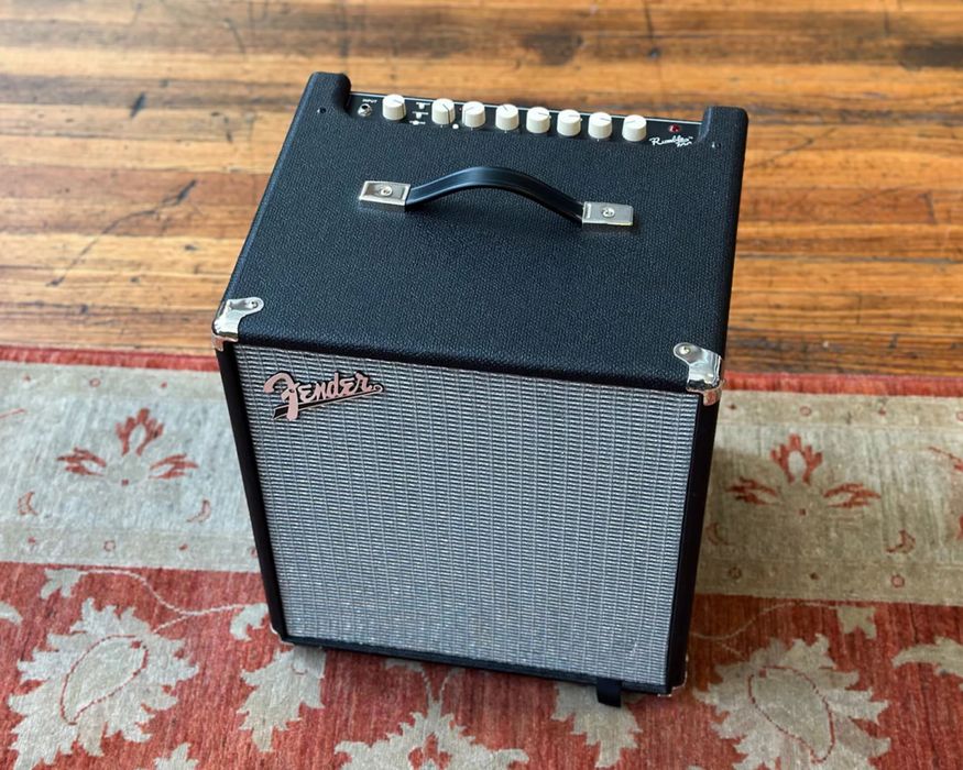 Amplifiicador para baixo Fender Rumble 100