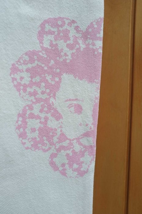 białe jeansy Special Print Denim Pleasures Now model 90's jeans