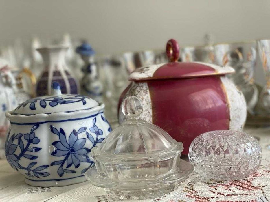 Loiça variada de casa e peças decorativas