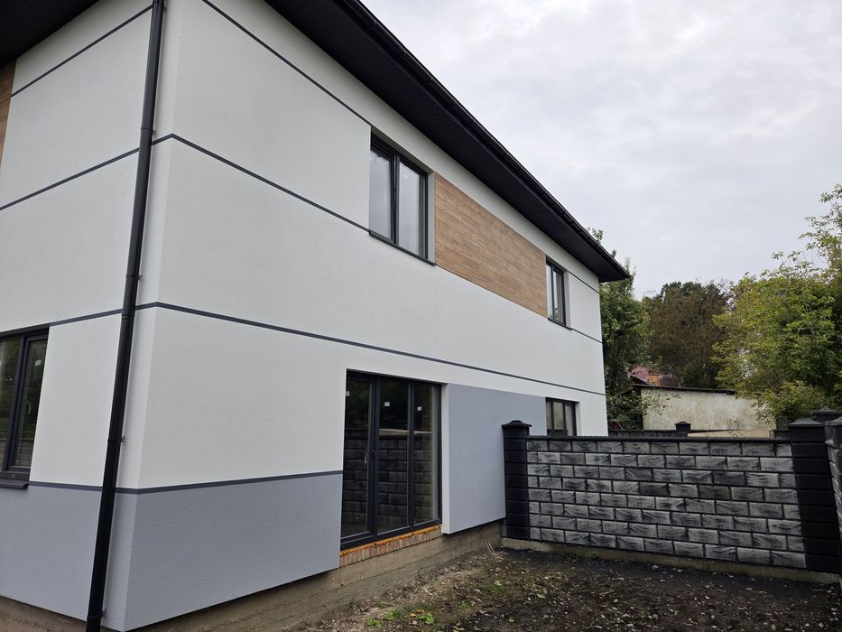 Власник. Продам котедж м.Рівне  вул.Залізнична 5/а Басівкут.