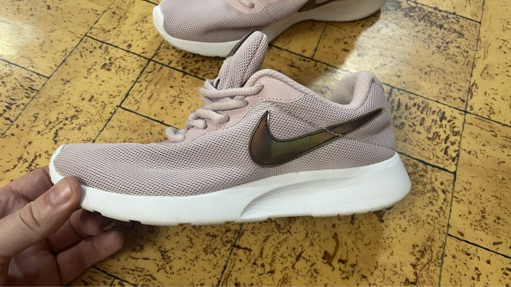 Продам кросовки найк , nike ! Женские