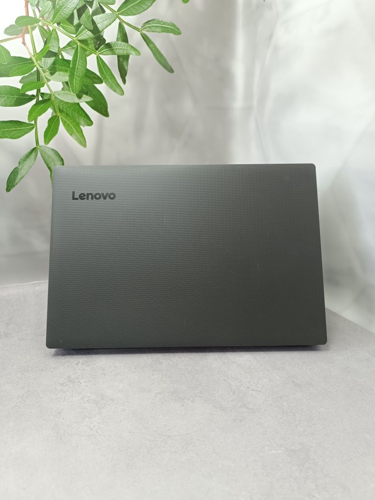 Ноутбук Lenovo V130-15IKB/i7-7500U/8/SSD 256 GB/15.5"/Full HD
