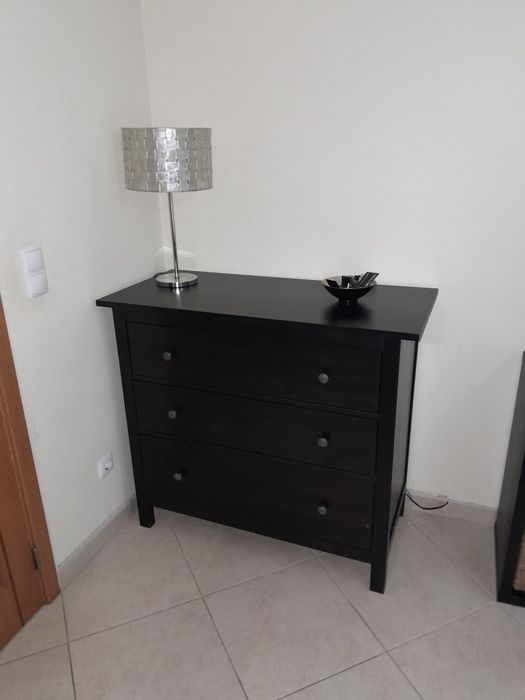 Comoda HEMNES Preta (edição limitada) parteleiras puffs sofá