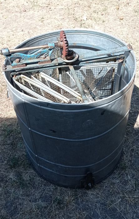 Медогонка на 4 великі рамки