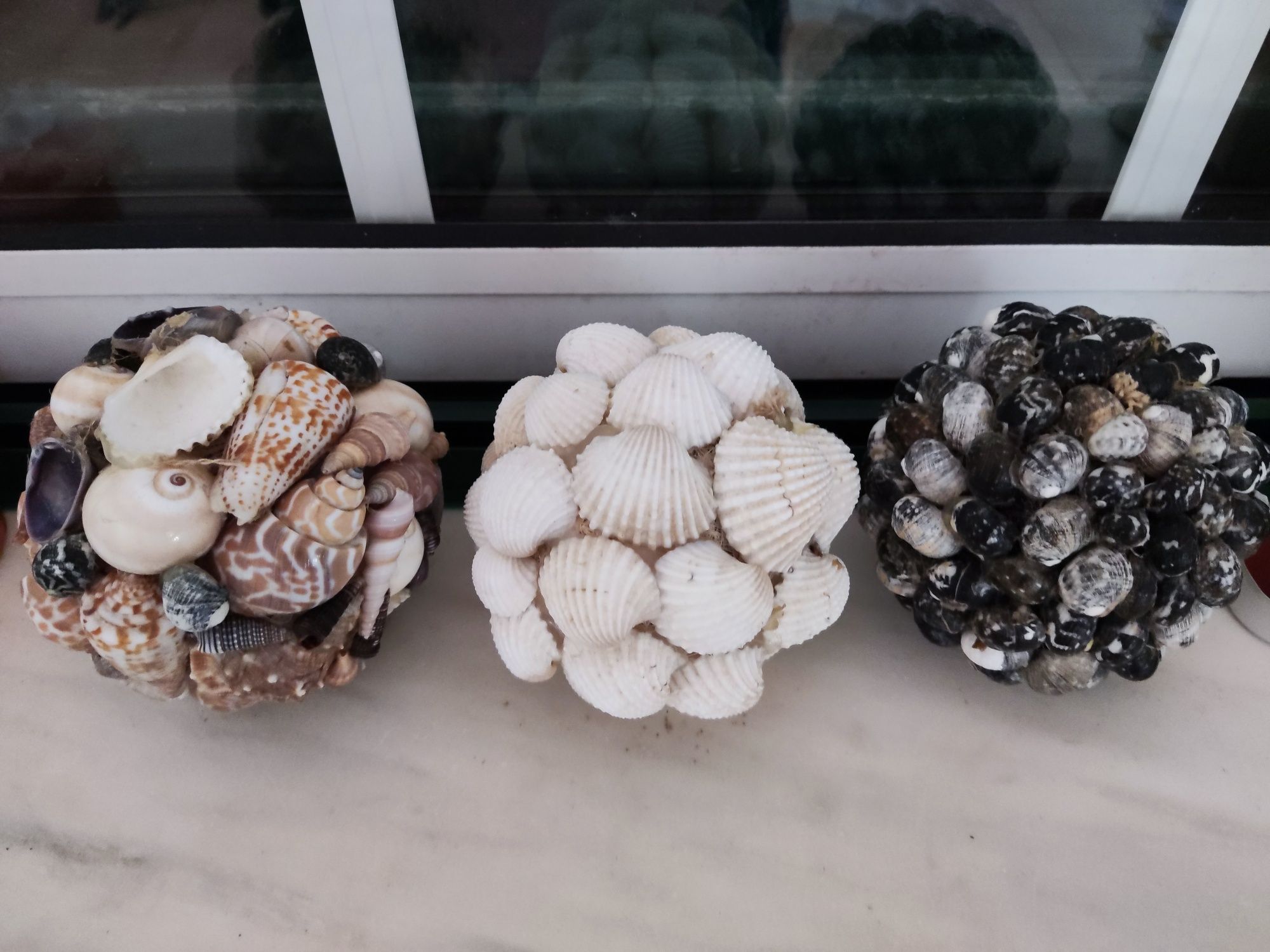 Bolas decorativas feitas de conchas