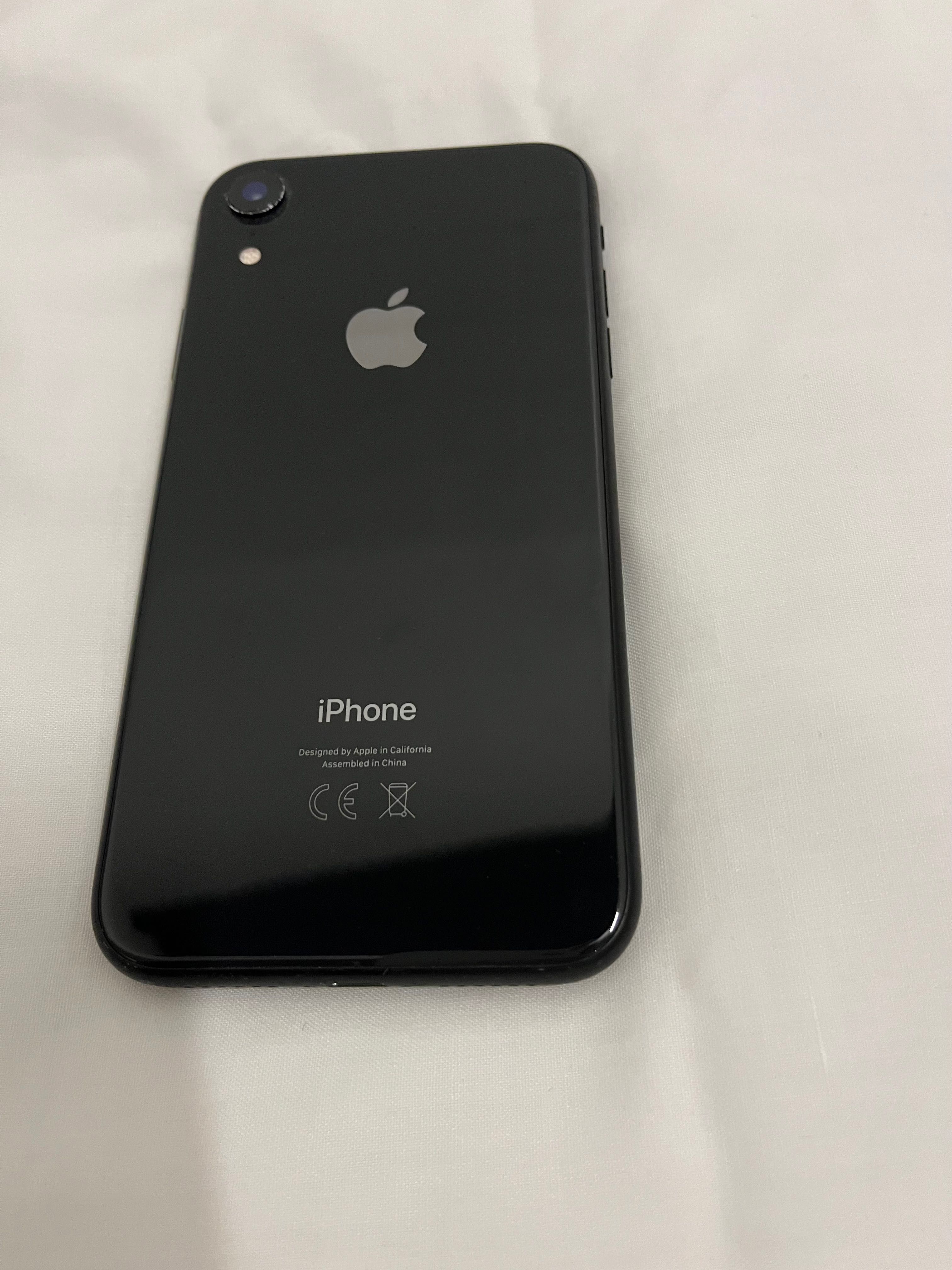 iPhone XR com caixa