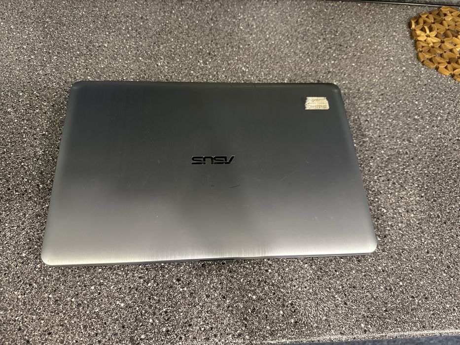 Продам ноутбук срочно все добре з ним9000