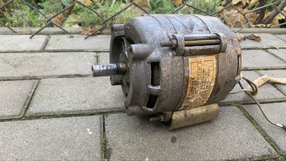 Мотор електричний 220в.