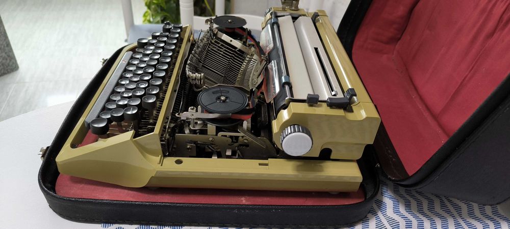 Antiguidade - Máquina de escrever