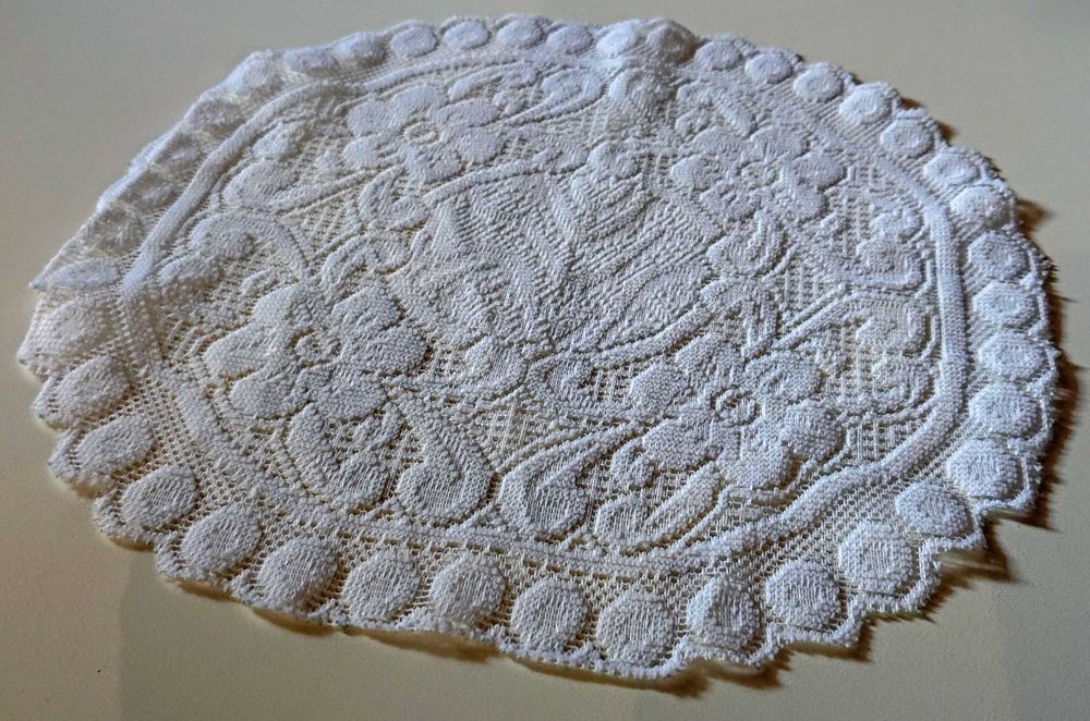 Stara okrągła serweta, 26 cm średnicy