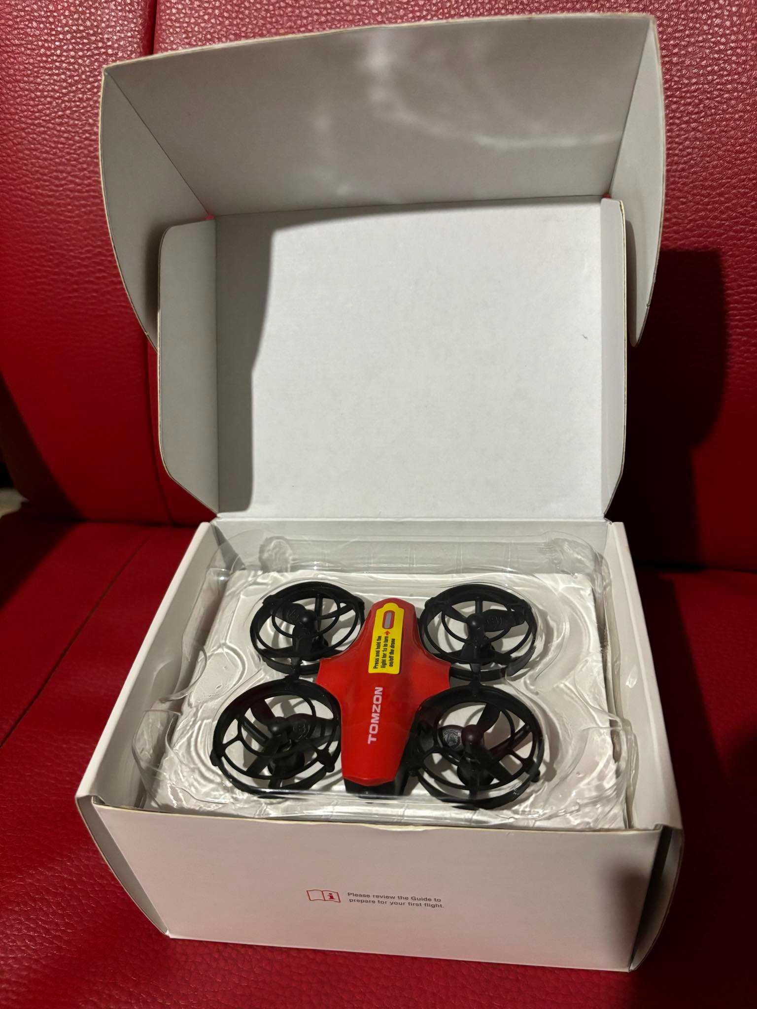 Dron Tomzon czerwony idealny do nauki latania dronem