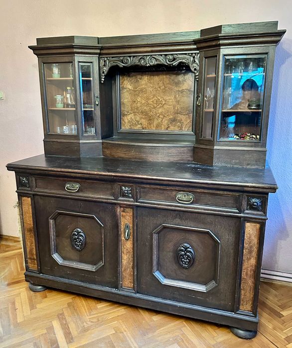 Zabytkowy kredens