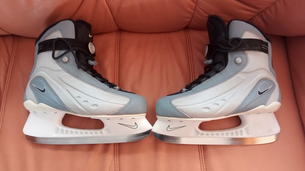 Łyżwy hokejowe Nike Płoza bauer .Rozmiar 42 Wkładka 27 cm. BDB stan
