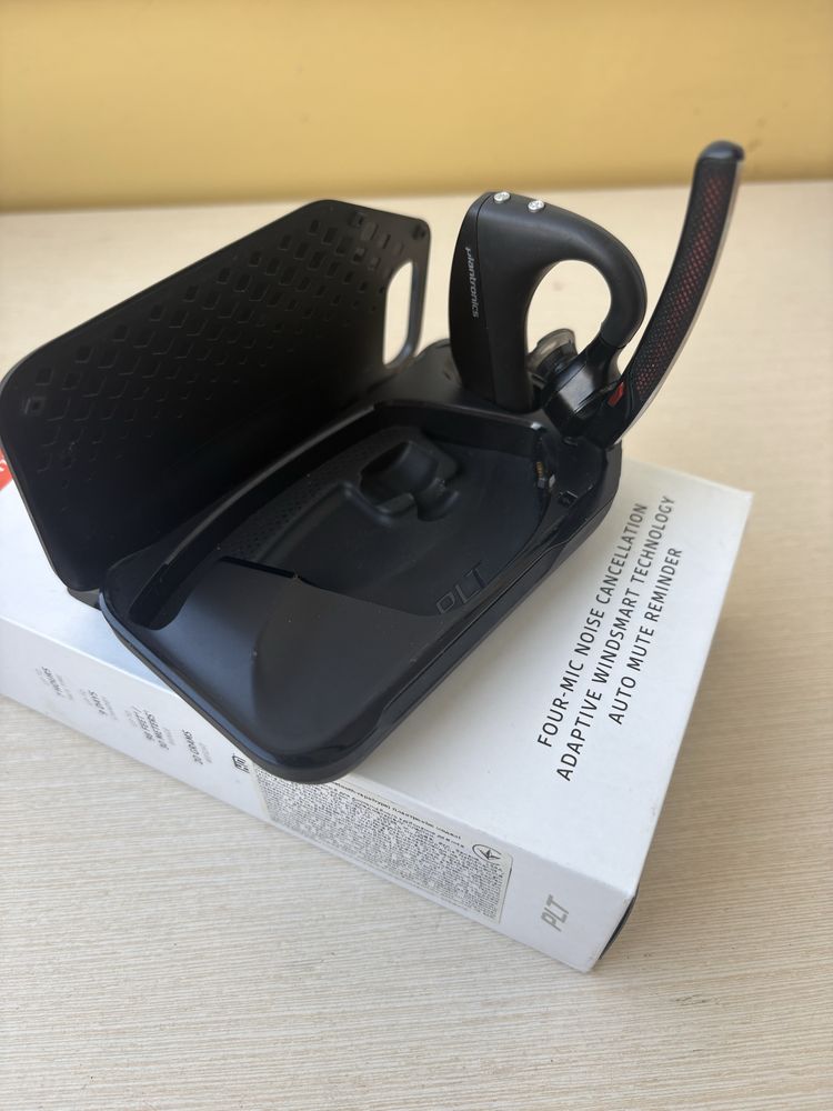 plantronics Voyager5200+ зарядный кейс
