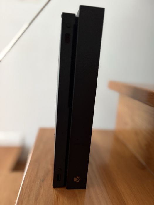 XBox One X - 1TB