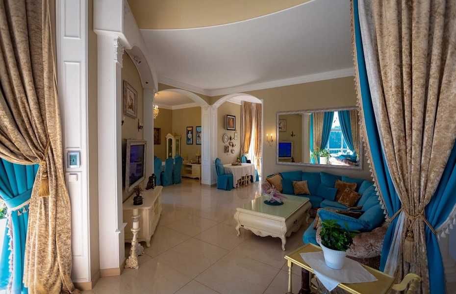 Дом 800 кв. VIP уровня. На берегу озера. Бассейн, джакузи, генератор