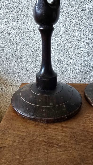 Cinzeiros Antigos em Pau Preto – Pé Alto com 60cm