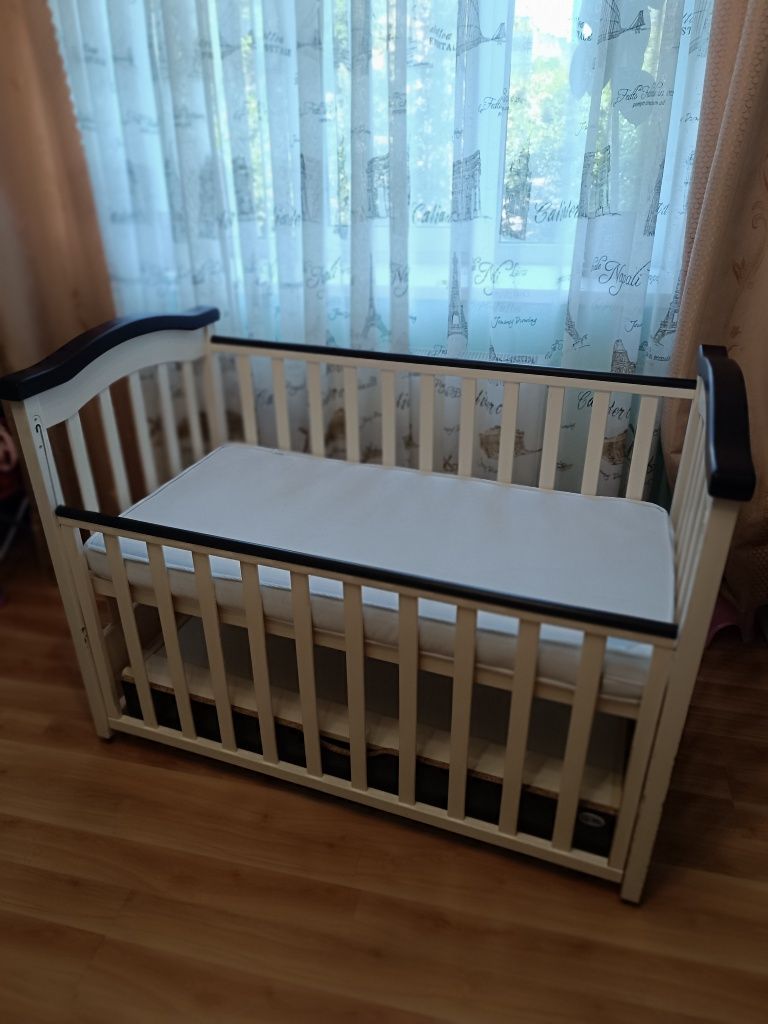 Дитяче ліжечко для немовлят і до 3 років