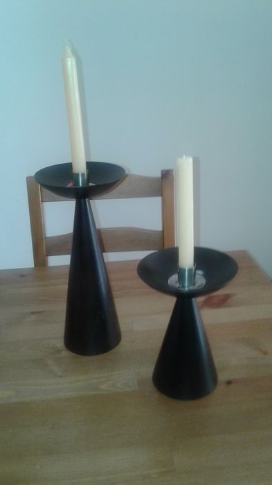 ( 2 ) Castiçais pretos em madeira + jarra ( Decoração )