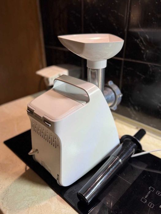 М’ясорубка Bosch CompactPower MFW3X10W - як НОВА