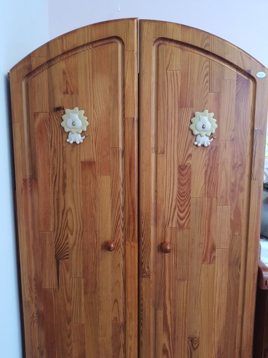 Solidne drewniane meble dziecięce / niemowlęce