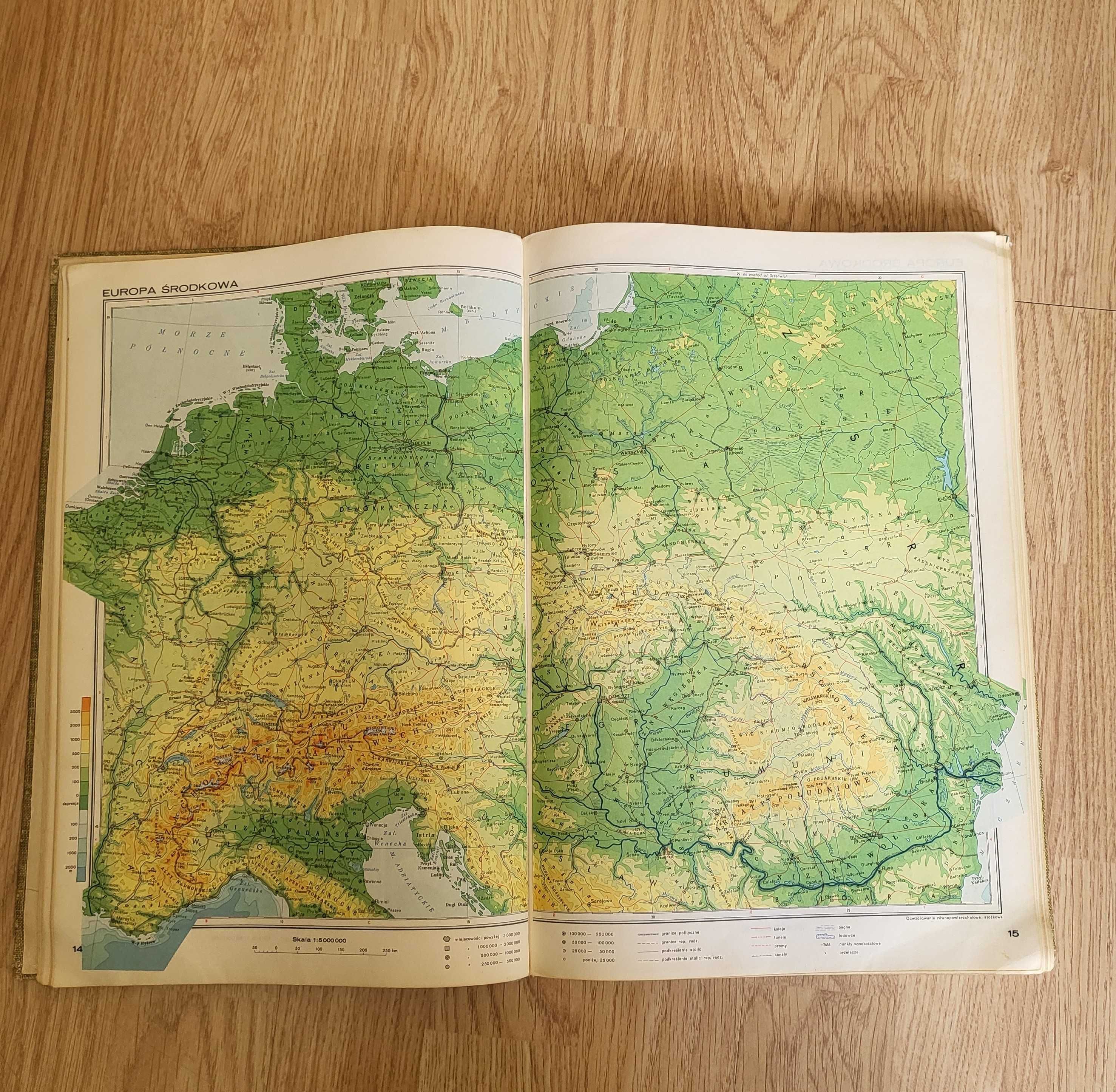 Atlas geograficzny Państwowe Przed wydawnictw Kartograficznych 1971