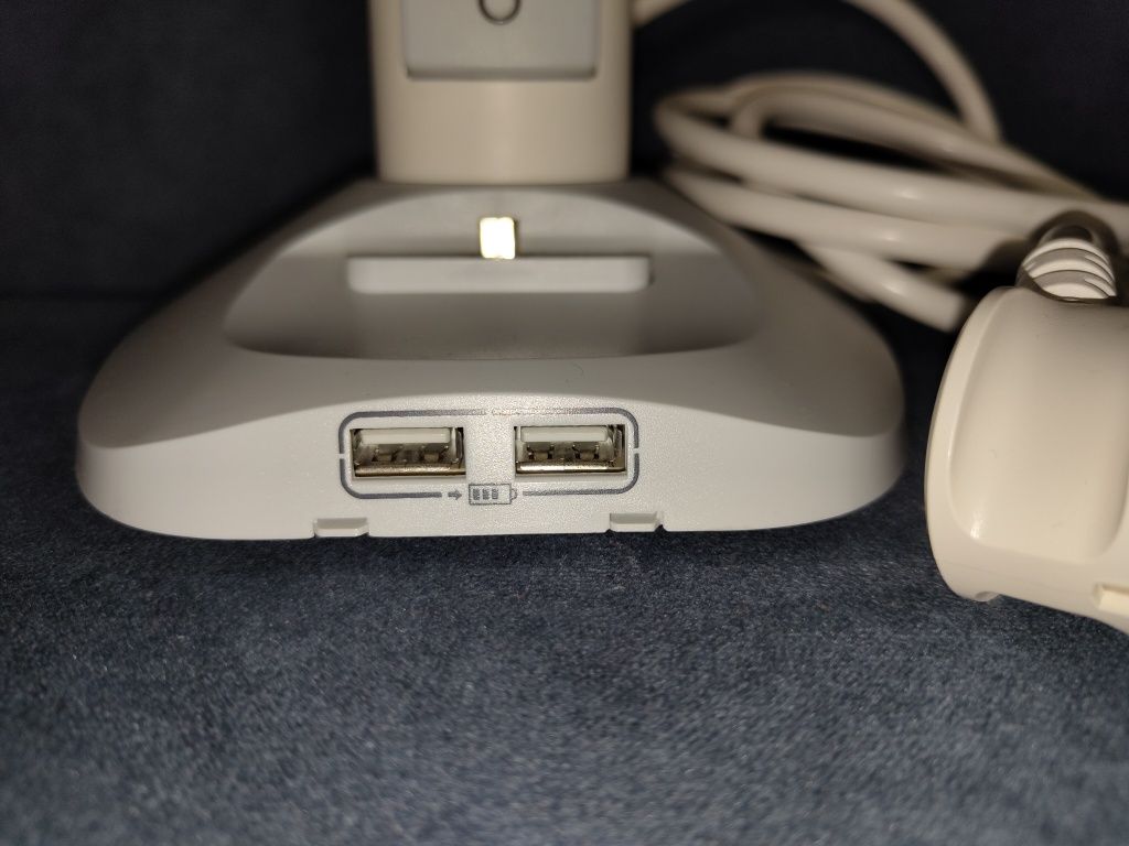 Мережевий фільтр живлення LEGRAND 4xSchuko, 2хUSB, 1хmicroUSB (694614)