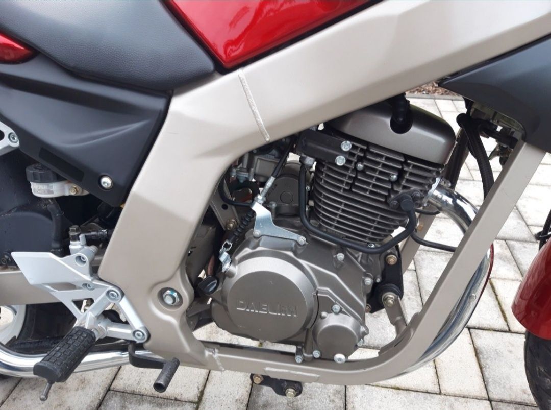Daelim Roadwin 125  motocykl motor na kat B